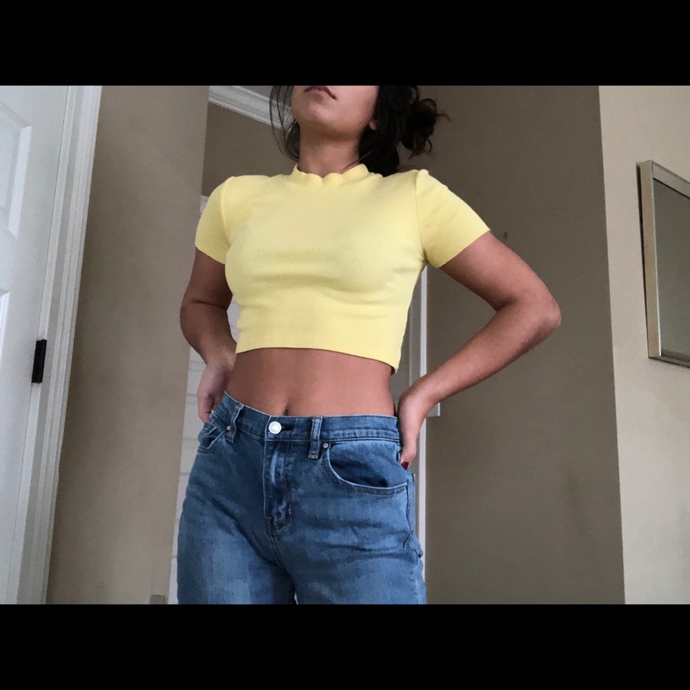 CUTE YELLOW CROP!